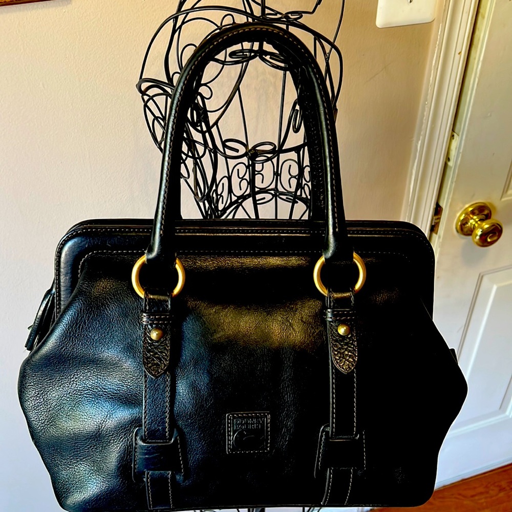 Dooney & Bourke leather doctor style tote bag. Great quality leather bag.